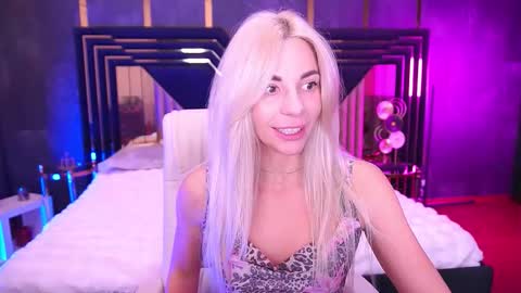 Snapshot of bellarayyy chatting on 11/25/25, 09:15 Bella online show from 11/25/25, 09:15