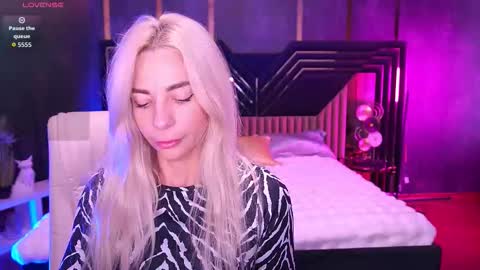 Snapshot of bellarayyy chatting on 11/28/25, 07:44 Bella online show from 11/28/25, 07:44