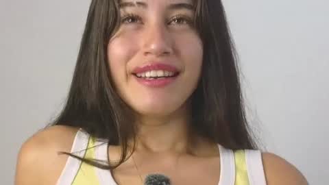 Snapshot of bellaroses__ chatting on 07/10/26, 02:52 Bella online show from 07/10/26, 02:52