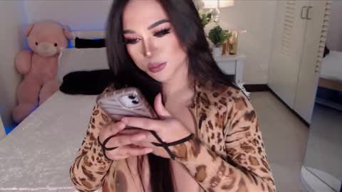 Snapshot of bellaswildcummer chatting on 01/06/25, 10:46 BELLA JONES online show from 01/06/25, 10:46