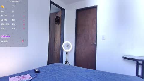 Snapshot of bellatrix25 chatting on 12/19/25, 02:35 online show from 12/19/25, 02:35