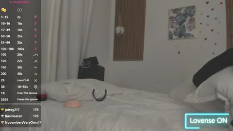 laukyubey             online show from 05/04/26, 01:29