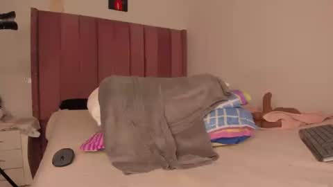 Bella online show from 03/11/25, 06:30