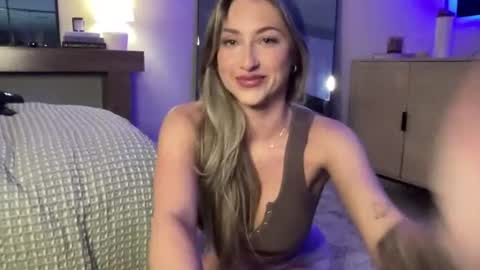 Snapshot of bellaxxboo chatting on 06/27/26, 04:50 Bella Rose online show from 06/27/26, 04:50