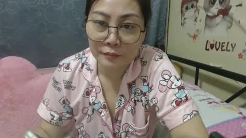 Snapshot of bellbabe chatting on 01/12/25, 02:14 Bella online show from 01/12/25, 02:14