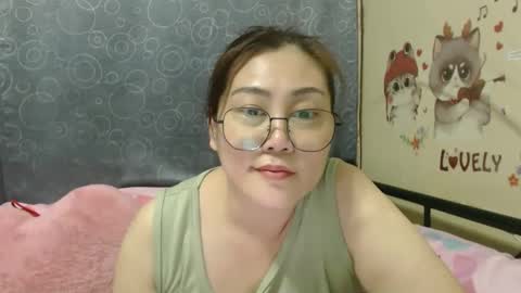 Snapshot of bellbabe chatting on 03/10/25, 11:42 Bella online show from 03/10/25, 11:42