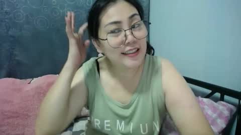 Snapshot of bellbabe chatting on 10/13/25, 06:19 Bella online show from 10/13/25, 06:19