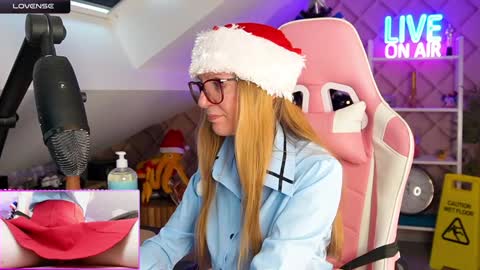 Snapshot of belle_alice chatting on 12/23/24, 10:53 Alice online show from 12/23/24, 10:53