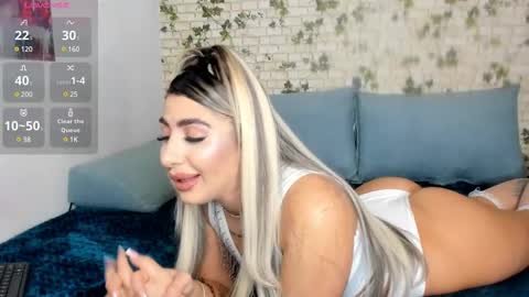 Snapshot of belle_hallle chatting on 12/11/24, 05:15 LucyJelly online show from 12/11/24, 05:15