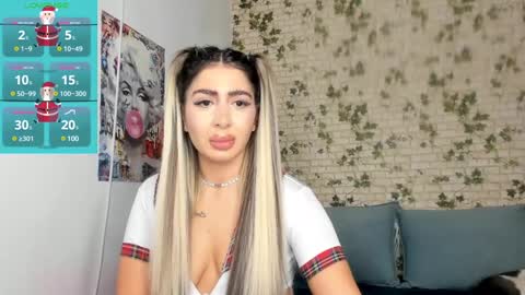 Snapshot of belle_hallle chatting on 12/15/24, 05:42 LucyJelly online show from 12/15/24, 05:42