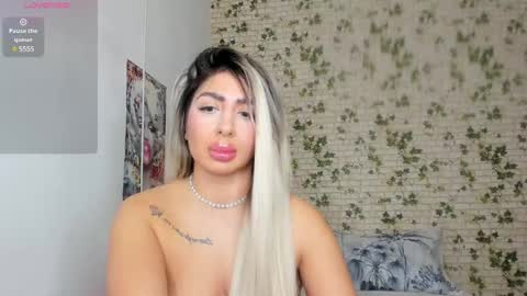 Snapshot of belle_hallle chatting on 01/23/25, 04:59 LucyJelly online show from 01/23/25, 04:59