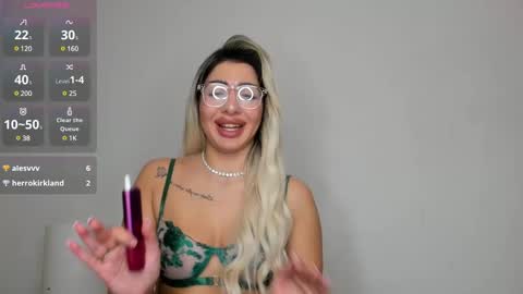 Snapshot of belle_hallle chatting on 03/11/25, 06:19 LucyJelly online show from 03/11/25, 06:19