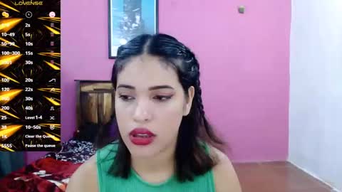 Snapshot of belle_katty000 chatting on 10/30/25, 07:14 SOFIA online show from 10/30/25, 07:14