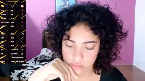 Snapshot of belle_katty000 chatting on 11/11/25, 01:49 SOFIA online show from 11/11/25, 01:49