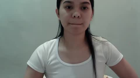 Snapshot of belle_ph chatting on 01/21/25, 10:52 Belle online show from 01/21/25, 10:52