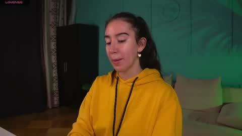 Bella online show from 04/17/26, 03:37