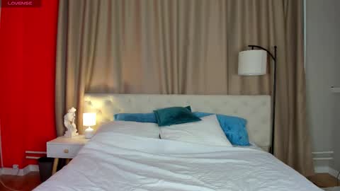 Belle online show from 10/10/25, 09:30