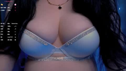 Snapshot of bellelovexx chatting on 05/18/26, 09:53 Hello I am kind friendly and cute girl online show from 05/18/26, 09:53