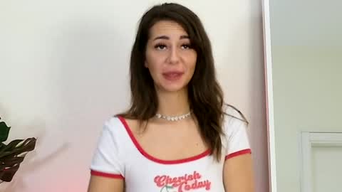 Belle online show from 04/17/26, 03:53