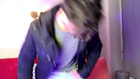 Neon online show from 09/30/25, 11:15