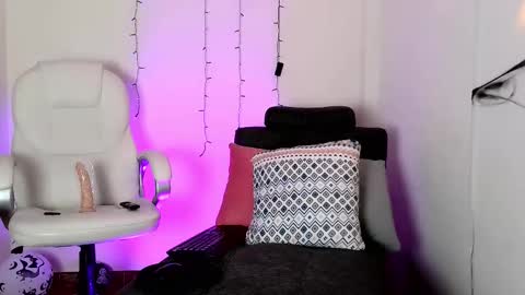 Neon online show from 10/22/25, 11:32