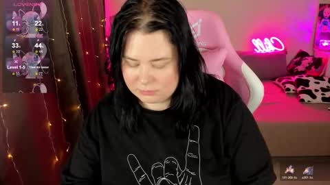 LinaBoo online show from 11/17/25, 05:52