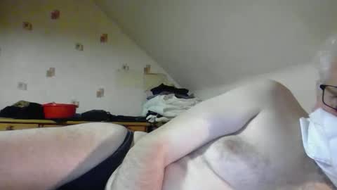 Snapshot of bemichel chatting on 04/18/26, 10:10 jaimetout online show from 04/18/26, 10:10