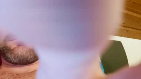 Snapshot of ben00189 chatting on 09/12/25, 05:24 ben00189 online show from 09/12/25, 05:24