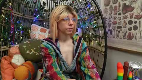 Snapshot of bendingofwillow chatting on 09/18/25, 11:12 Willow online show from 09/18/25, 11:12