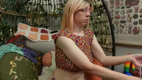 Snapshot of bendingofwillow chatting on 09/25/25, 11:14 Willow online show from 09/25/25, 11:14