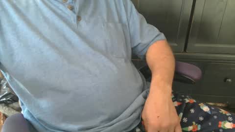 Snapshot of bendrinkin chatting on 12/25/24, 04:54 bendrinkin online show from 12/25/24, 04:54