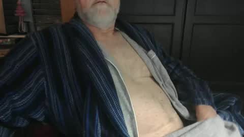 Snapshot of bendrinkin chatting on 01/27/25, 10:16 bendrinkin online show from 01/27/25, 10:16