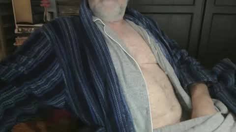 Snapshot of bendrinkin chatting on 01/31/25, 10:10 bendrinkin online show from 01/31/25, 10:10