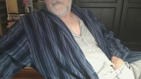 Snapshot of bendrinkin chatting on 02/06/25, 12:05 bendrinkin online show from 02/06/25, 12:05