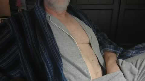 Snapshot of bendrinkin chatting on 02/10/25, 10:09 bendrinkin online show from 02/10/25, 10:09