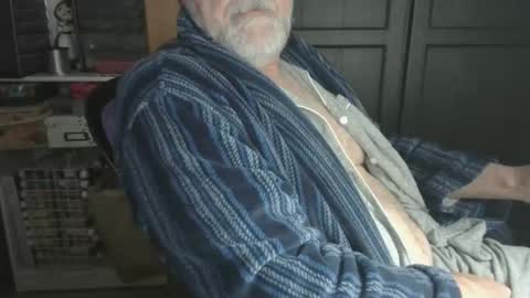 Snapshot of bendrinkin chatting on 02/14/25, 10:17 bendrinkin online show from 02/14/25, 10:17