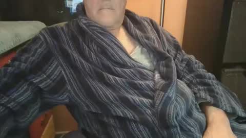 Snapshot of bendrinkin chatting on 11/16/25, 09:59 bendrinkin online show from 11/16/25, 09:59