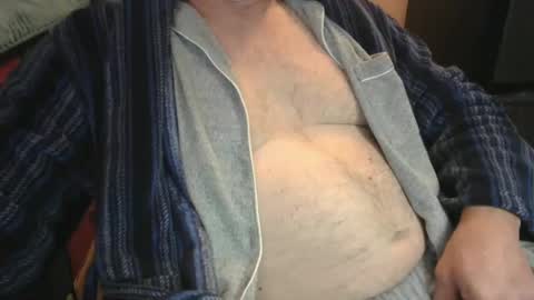 Snapshot of bendrinkin chatting on 11/17/25, 10:10 bendrinkin online show from 11/17/25, 10:10