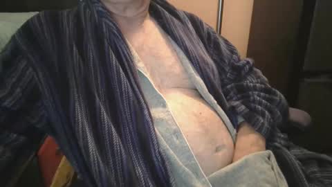 Snapshot of bendrinkin chatting on 11/18/25, 09:14 bendrinkin online show from 11/18/25, 09:14