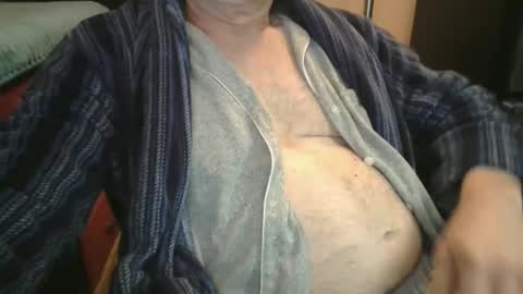 Snapshot of bendrinkin chatting on 12/03/25, 12:03 bendrinkin online show from 12/03/25, 12:03