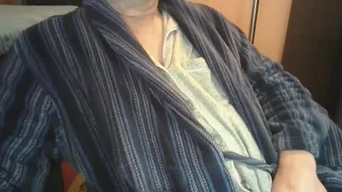 Snapshot of bendrinkin chatting on 12/14/25, 09:47 bendrinkin online show from 12/14/25, 09:47