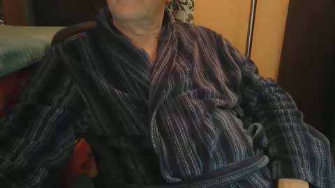 Snapshot of bendrinkin chatting on 12/15/25, 10:19 bendrinkin online show from 12/15/25, 10:19