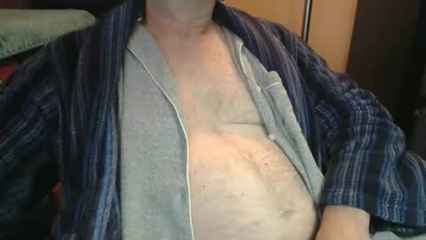 Snapshot of bendrinkin chatting on 12/20/25, 10:00 bendrinkin online show from 12/20/25, 10:00