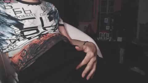 Snapshot of benijamin chatting on 11/23/25, 10:31 benijamin online show from 11/23/25, 10:31