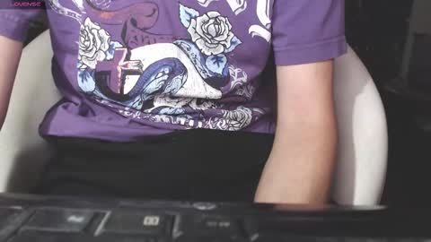 Snapshot of benijamin chatting on 11/30/25, 11:20 benijamin online show from 11/30/25, 11:20