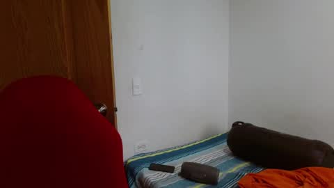 Snapshot of benjamin_isaac chatting on 10/31/25, 12:06 benjamin_isaac online show from 10/31/25, 12:06