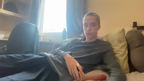 benji_j8 online show from 11/29/25, 01:25