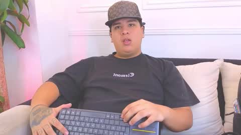 Snapshot of bennett_alejoo chatting on 02/26/26, 02:43 bennett_alejoo online show from 02/26/26, 02:43