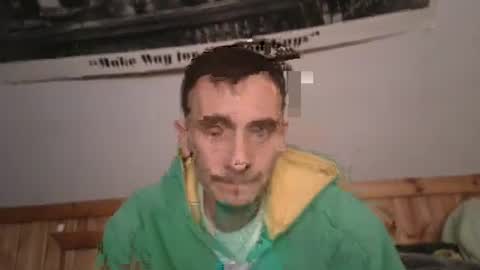 Snapshot of bennymn chatting on 01/01/25, 04:07 benny and innocentvixon online show from 01/01/25, 04:07