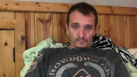 Snapshot of bennymn chatting on 06/19/26, 04:55 benny and innocentvixon online show from 06/19/26, 04:55